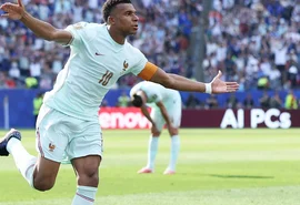 França derrota Marrocos por 2 a 0 e avança à semifinal da Copa