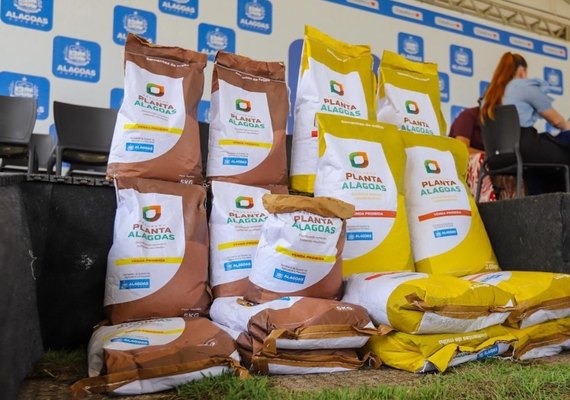 Seagri entrega 3 toneladas de sementes e garante plantio em Piaçabuçu