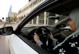 Mulheres sauditas estão livres para dirigir a partir de agora