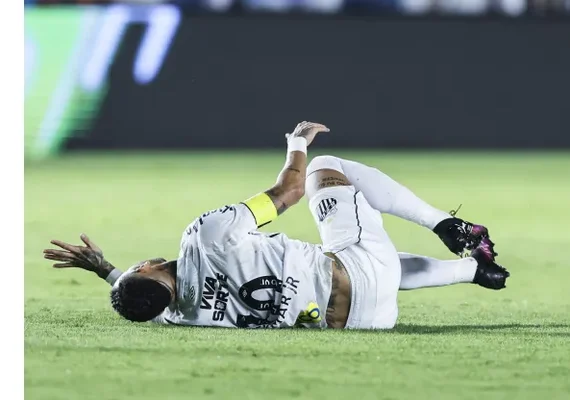 Neymar sofre mais faltas que qualquer jogador do Paulistão; saiba mais