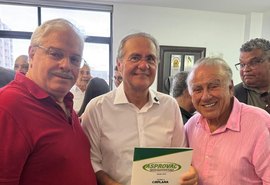 Presidente da Faeal busca apoio para setor da cana com Renan Calheiros