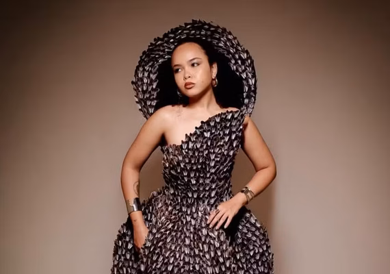 Sururu no tapete vermelho: Joyce Alane encanta no Grammy Latino e enaltece cultura alagoana