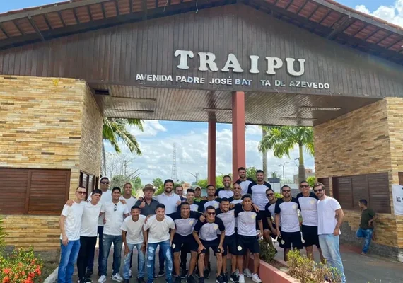 Time de Traipu embarca rumo à Fortaleza para disputar Copa Nordeste de Futsal