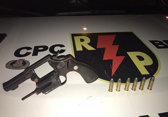 Homem é preso com arma e munições em festa no Trapiche da Barra