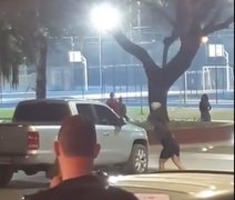 Suposta traição gera confusão em bar de Maceió e termina com veículo destruído