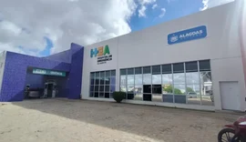 Idoso é esfaqueado no tórax e pescoço dentro de casa em Arapiraca