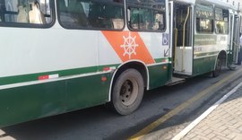 Ônibus da Veleiro perde freios e bate em 3 veículos na Ladeira dos Martírios