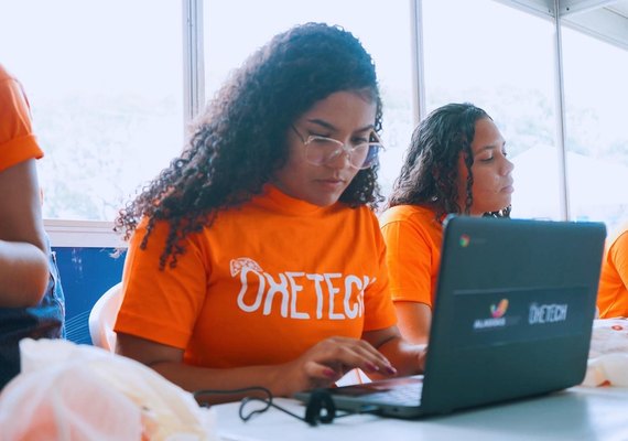 Secti capacita cerca de 700 estudantes da rede pública estadual nas diversas áreas da tecnologia