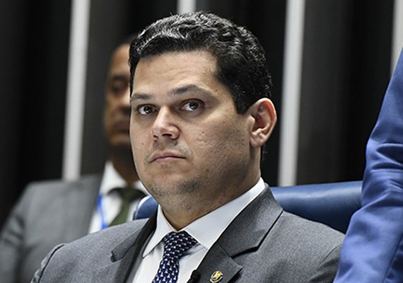 Davi Alcolumbre anuncia CPMI das Fake News