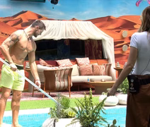 Ana Paula Renault brinca e pede para Jonas mostrar sunga branca