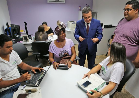 População recebe atendimento na Sala Lilás do TJAL