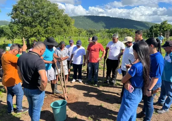 Secretaria de Agricultura de Traipu reúne agricultores para apresentação do Programa Nacional de Crédito Fundiário