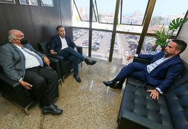 Paulo Dantas se reúne com presidente do TJ para anunciar candidatura