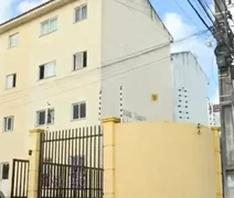 Criança autista cai do 3º andar de prédio e é salva por vizinha; veja o vídeo