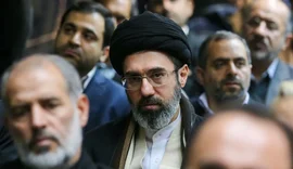 Mojtaba Khamenei promete vingança após funeral de seu pai no Irã