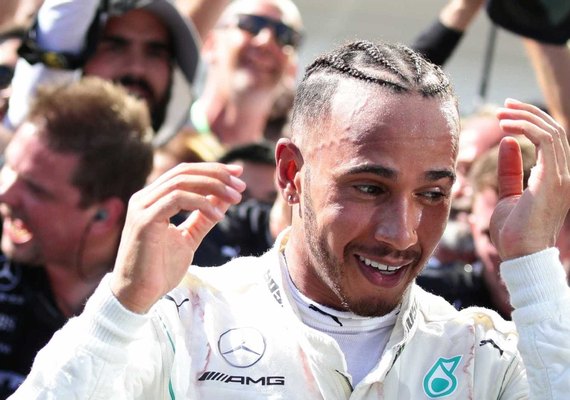 Hamilton vence na Hungria e amplia vantagem sobre Vettel