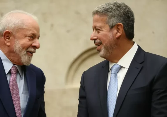 Lira e Lula se encontram às ‘escondidas’﻿ para tratar de reforma ministerial, diz site ﻿