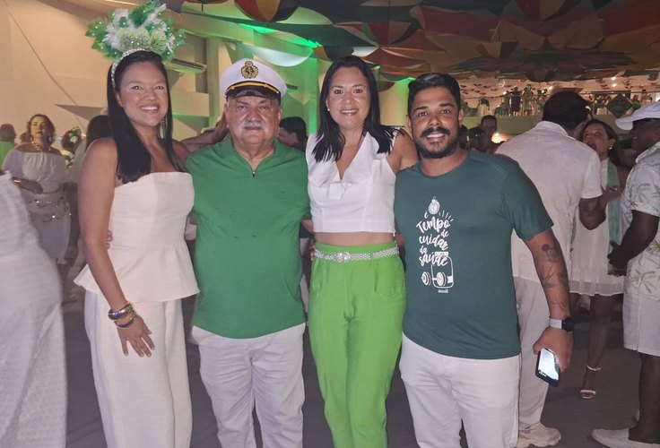 Prévia Carnavalesca Verde e Branco Encheu o Salão do Iate Clube Pajussara de Alegria, Brilho e Tradição