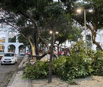 Vendaval ainda provoca transtornos e deixa milhares sem luz no Rio