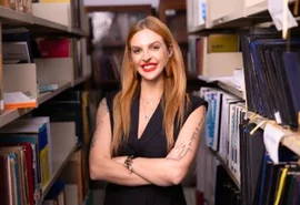 Professora da Ufal é premiada por pesquisa em matemática antirracista