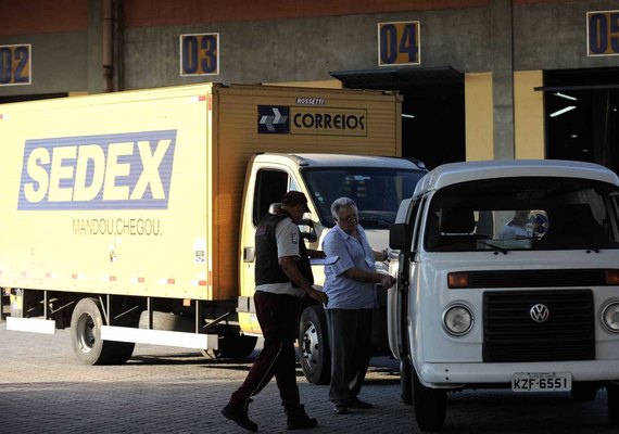 Greve dos caminhoneiros faz Correios suspenderem envio de Sedex