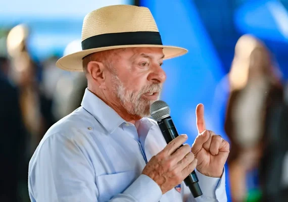Lula faz piada e diz que dentadura do SUS supera a de Trump