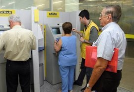 Aposentados começam a receber este mês 1ª parcela do décimo terceiro