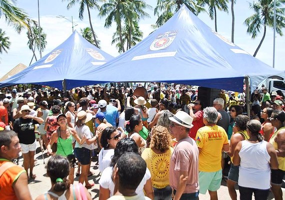 Projeto Se LIGA na Praia promove festa do samba para os pais