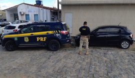 PRF prende casal em Rio Largo com carro locado em 2018 em PE