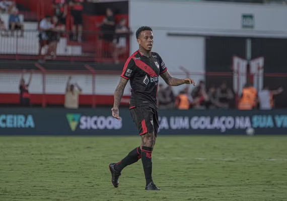 Luizão rescinde contrato com o Atlético-GO e deve reforçar o CRB