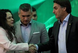 PRTB oferece general para vice de Bolsonaro, que pode optar por Janaína