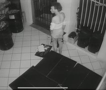 Vídeo: ﻿﻿ladrão vestido de mulher invade comércio e causa prejuízo de R$ 5 Mil em Maceió