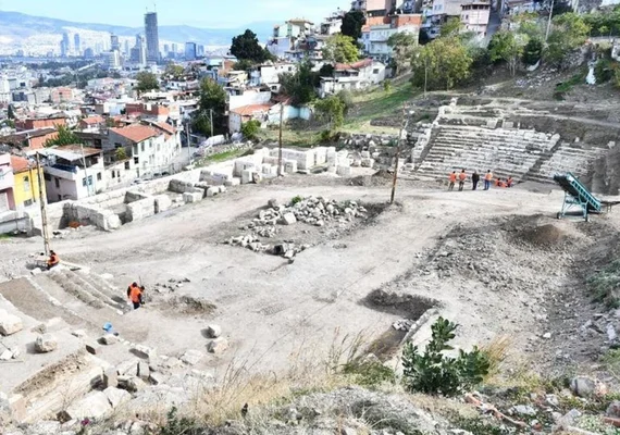 Arqueólogos descobrem mosaico com 'nó de Salomão' em antiga cidade de Esmirna