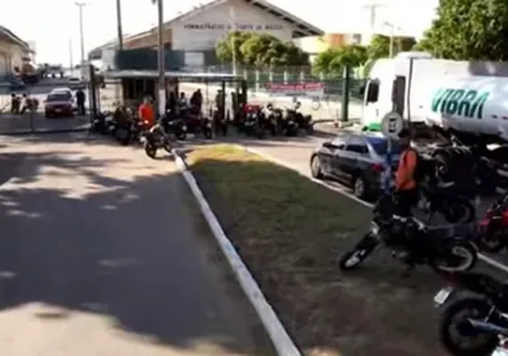 Protesto de portuários bloqueia acesso ao Porto de Maceió e causa congestionamento