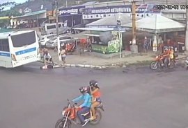 VÍDEO: Mulher é atingida por ônibus após ter mal súbito no Bom Parto