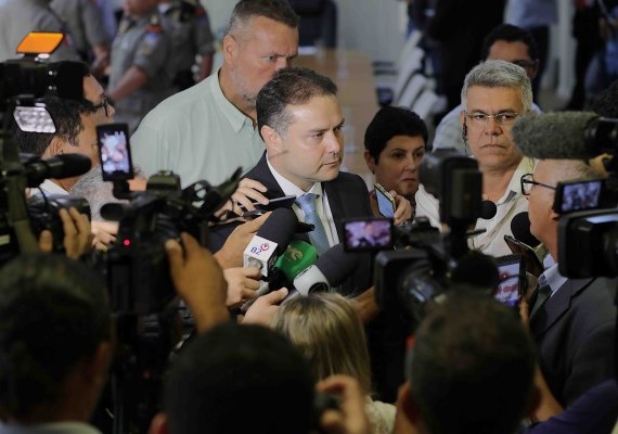 Renan anuncia concursos para Polícias e agente penitenciário