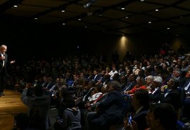 Em encontro com parlamentares, Lula diz que irá governar 'para todos'