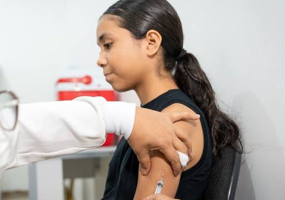 Jovens de 15 a 19 anos podem se vacinar contra o HPV até dezembro