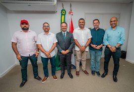 Diretores da Unicafes-AL participam de audiência com o governador em exercício