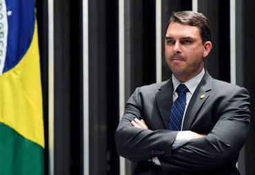 Flávio Bolsonaro diz que vai abrir sigilo bancário, mas estabelece condições ao presidente Lula