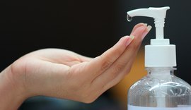 Contra o coronavírus: Uso contínuo do álcool gel exige cuidados com a hidratação