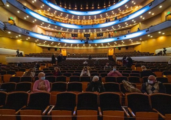 Cinemas e teatros reabrem hoje (28) em Pernambuco