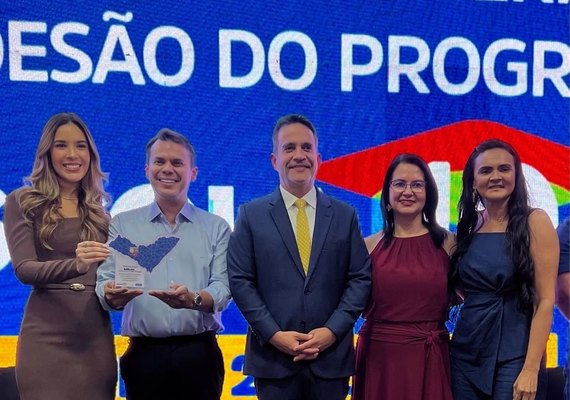 Wagney Dantas comemora conquista da Educação de Batalha em solenidade do Prêmio Escola 10
