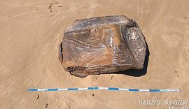 Novos fardos de borracha são encontrados em praia de Maceió
