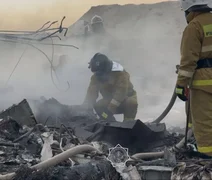 Vídeo: avião da Embraer cai no Cazaquistão com 67 pessoas