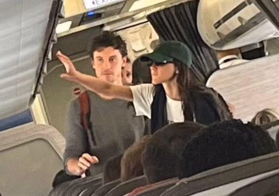 Bruna Marquezine e Shawn Mendes embarcam juntos para São Paulo após jantar no Rio