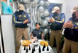 Guardas Municipais fazem surpresa durante festa de aniversário de criança