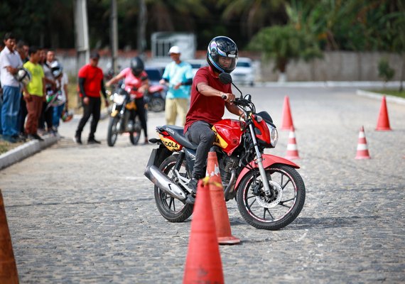 Detran abre 375 vagas extras para exame prático de moto em Alagoas