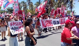Manifestação reúne apoiadores de Lula na orla de Pajuçara, em Maceió
