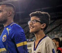 Jogador do Sampaio Corrêa recebe alta após convulsão no Maracanã
